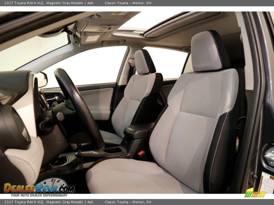 2017 Toyota RAV4 XLE Magnetic Gray Metallic / Ash Photo #5