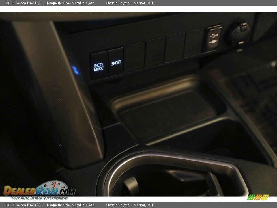 2017 Toyota RAV4 XLE Magnetic Gray Metallic / Ash Photo #13