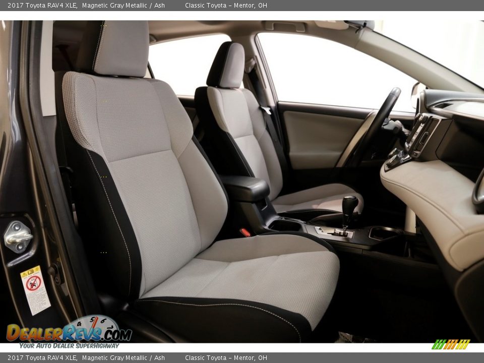 2017 Toyota RAV4 XLE Magnetic Gray Metallic / Ash Photo #15