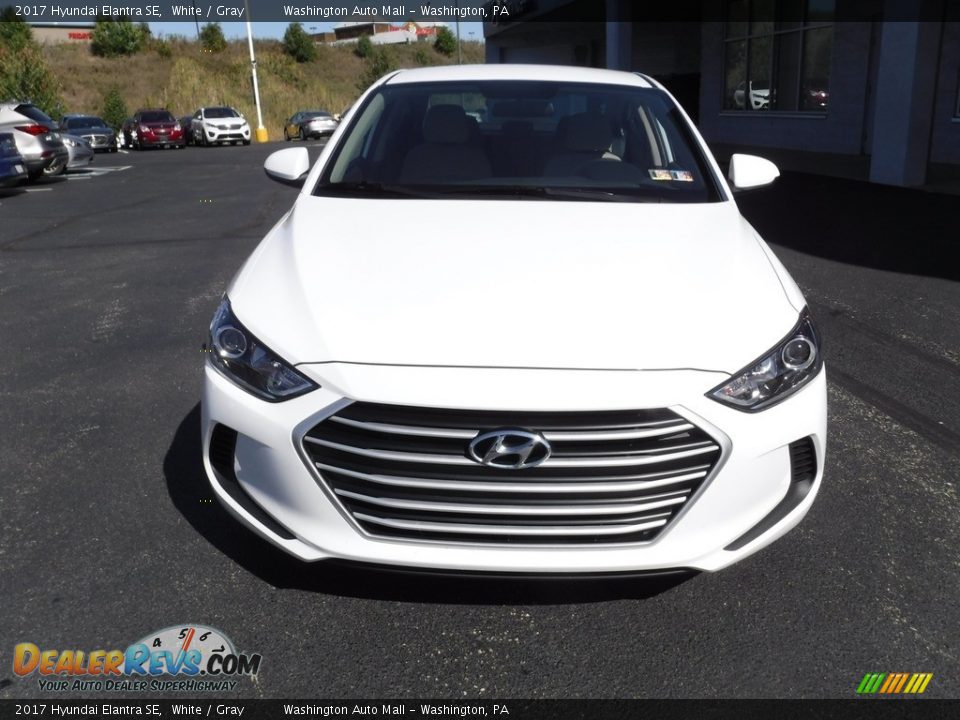 2017 Hyundai Elantra SE White / Gray Photo #4