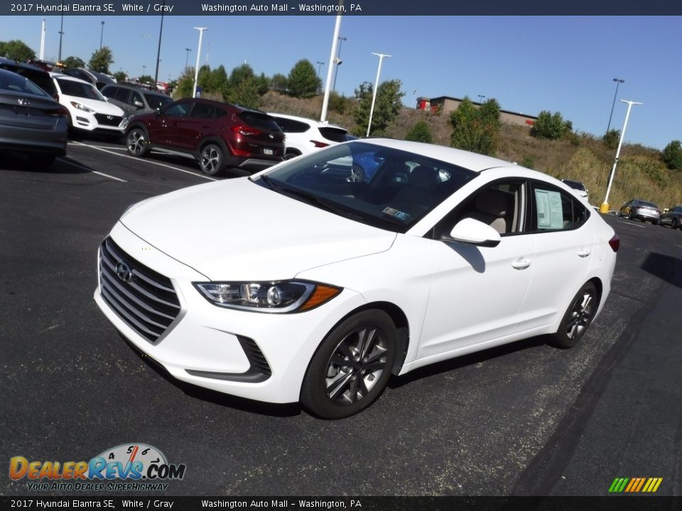2017 Hyundai Elantra SE White / Gray Photo #5