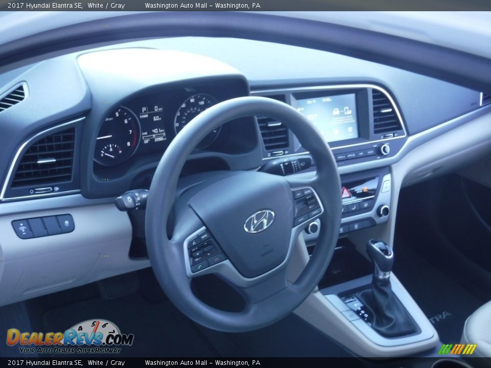 2017 Hyundai Elantra SE White / Gray Photo #9