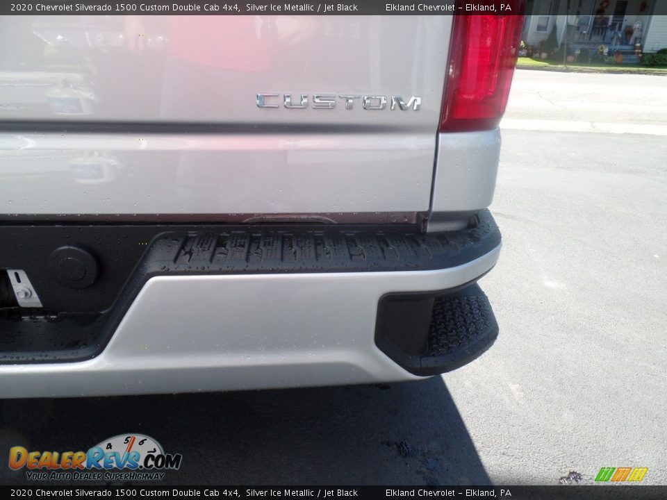 2020 Chevrolet Silverado 1500 Custom Double Cab 4x4 Silver Ice Metallic / Jet Black Photo #12