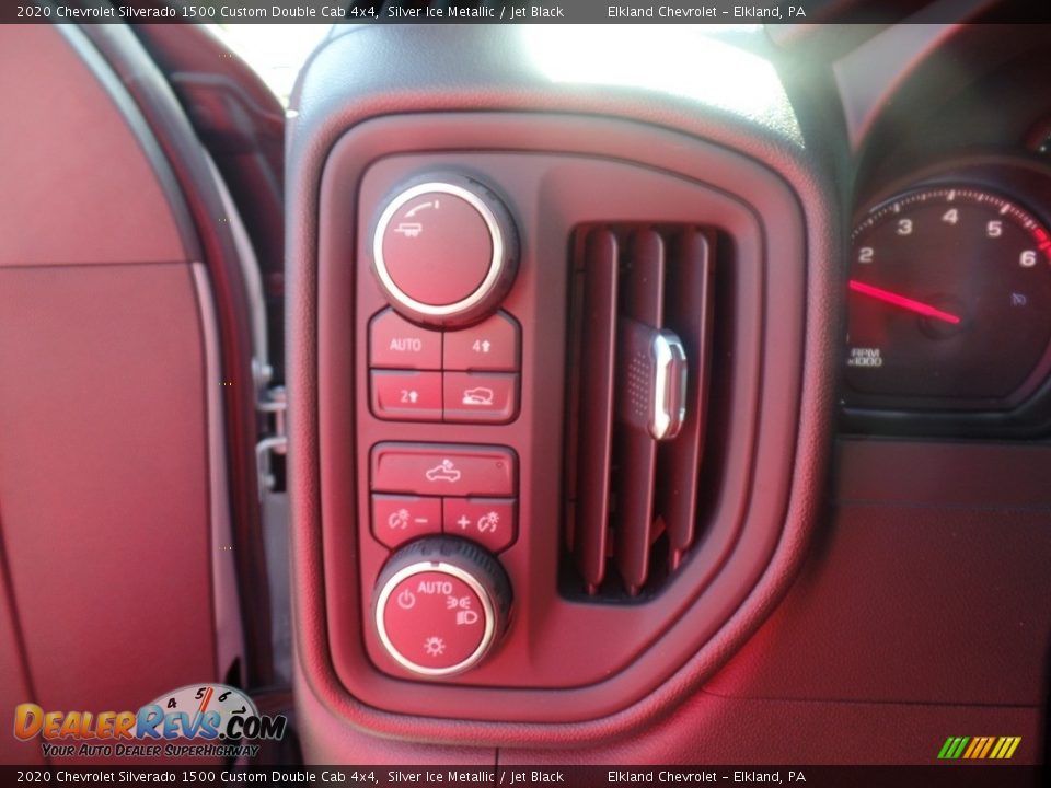2020 Chevrolet Silverado 1500 Custom Double Cab 4x4 Silver Ice Metallic / Jet Black Photo #21