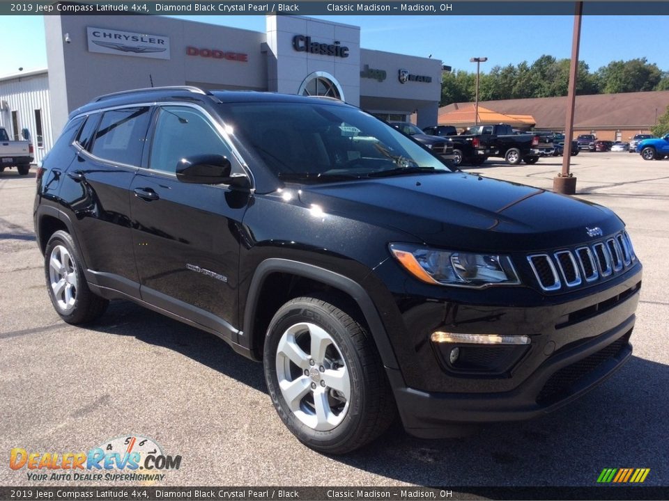 2019 Jeep Compass Latitude 4x4 Diamond Black Crystal Pearl / Black Photo #1