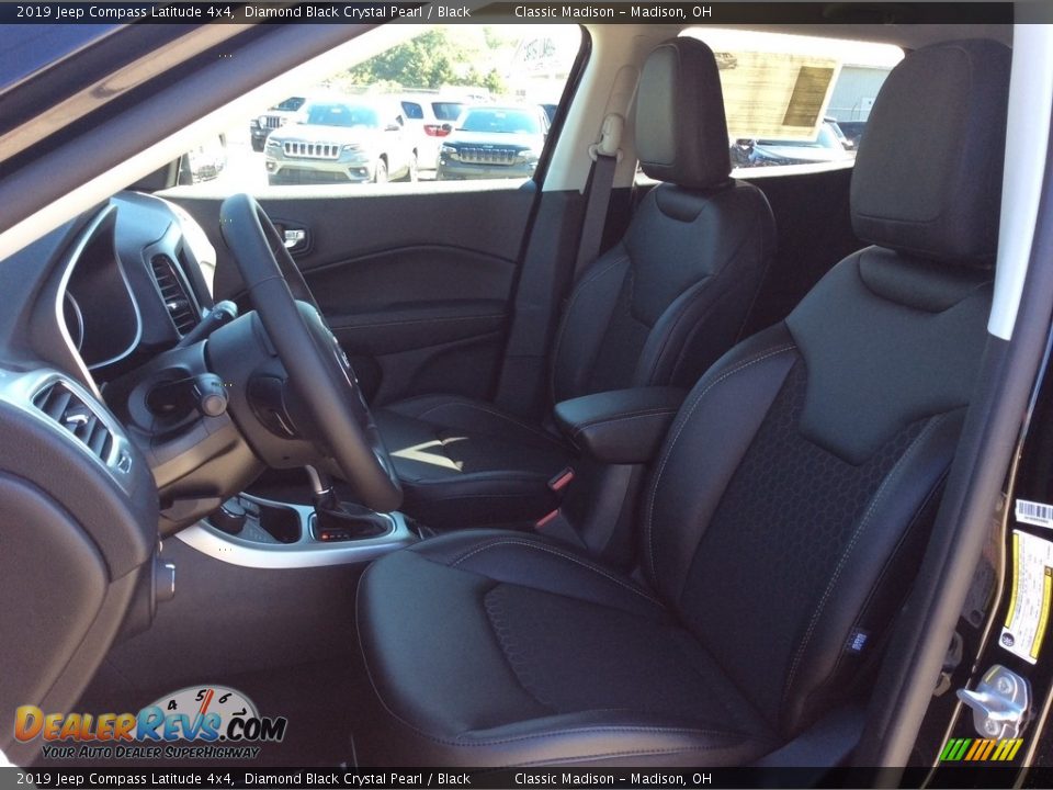 2019 Jeep Compass Latitude 4x4 Diamond Black Crystal Pearl / Black Photo #2