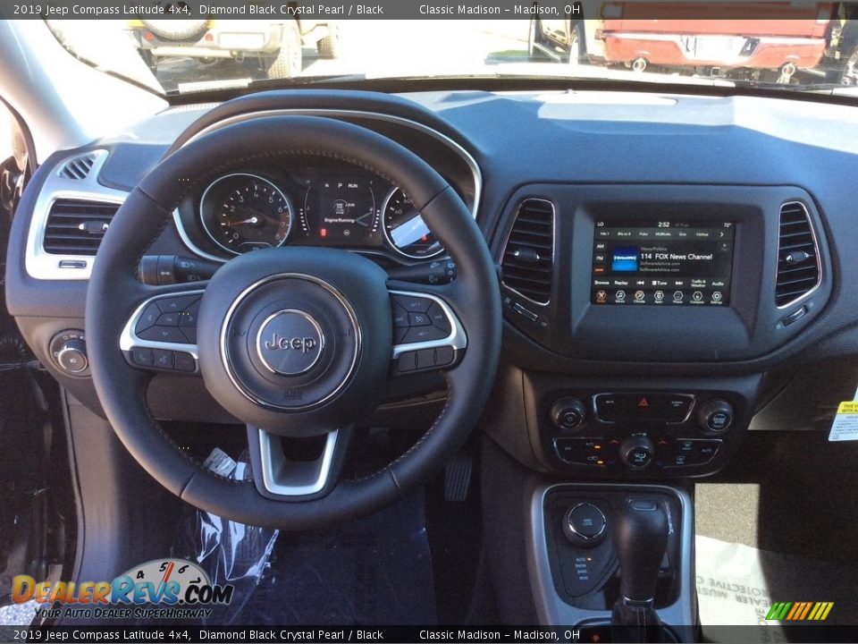 2019 Jeep Compass Latitude 4x4 Diamond Black Crystal Pearl / Black Photo #3