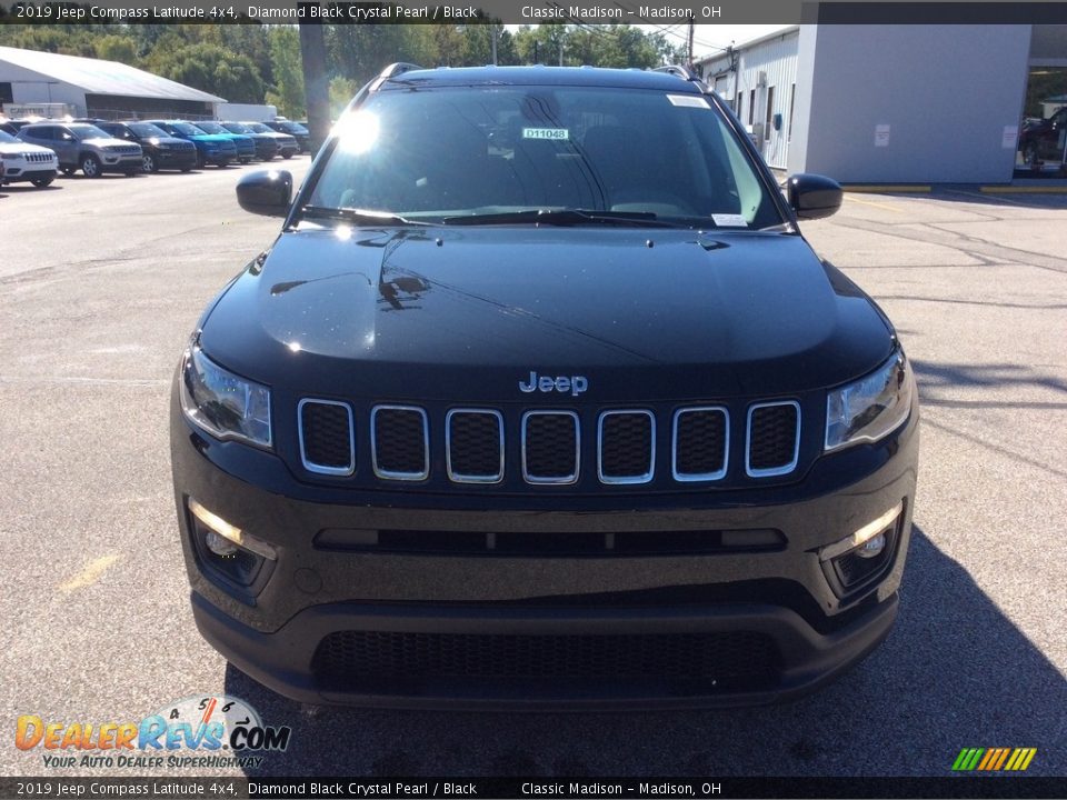 2019 Jeep Compass Latitude 4x4 Diamond Black Crystal Pearl / Black Photo #4