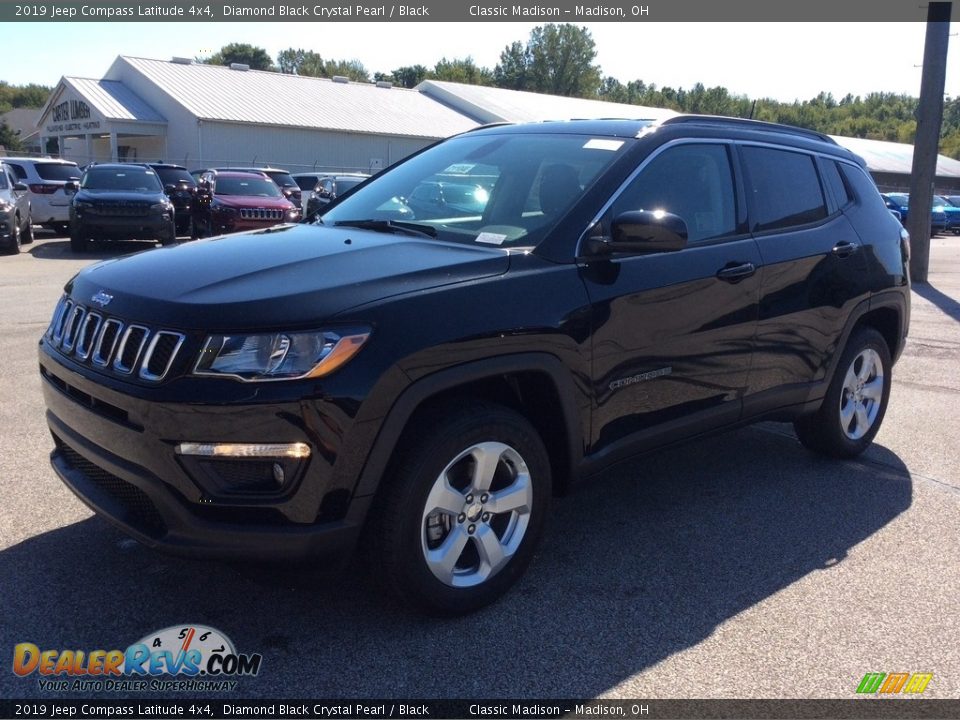 2019 Jeep Compass Latitude 4x4 Diamond Black Crystal Pearl / Black Photo #5