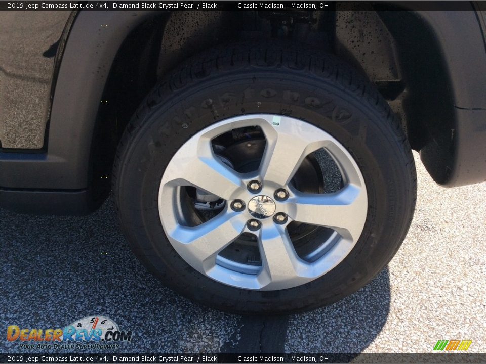 2019 Jeep Compass Latitude 4x4 Diamond Black Crystal Pearl / Black Photo #9