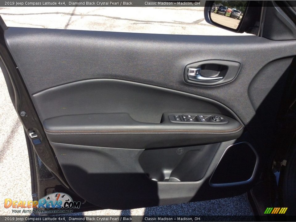 2019 Jeep Compass Latitude 4x4 Diamond Black Crystal Pearl / Black Photo #10