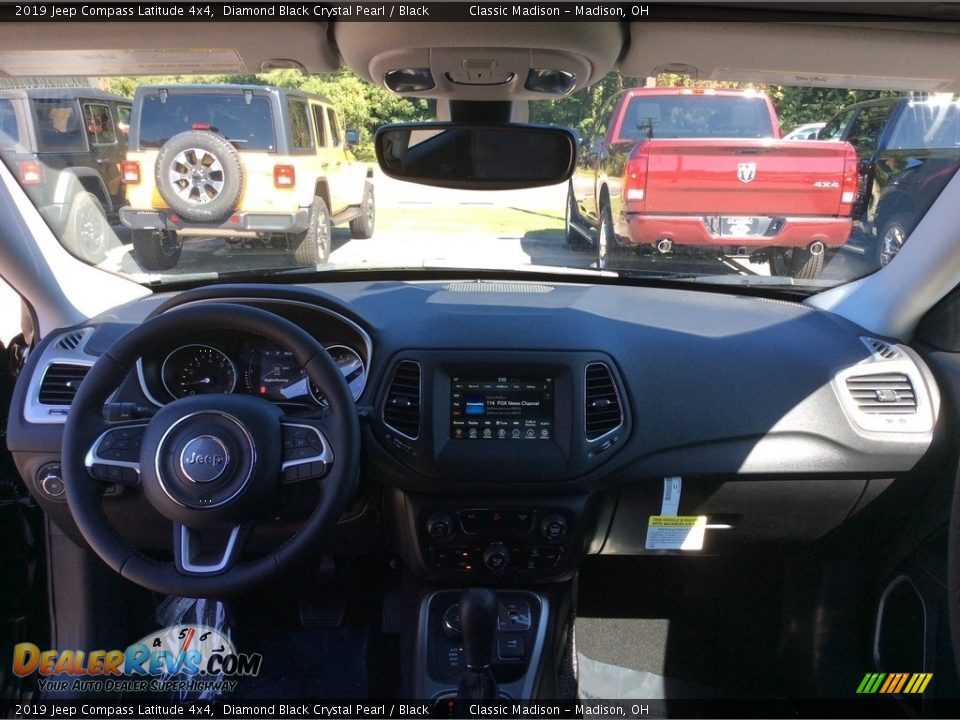 2019 Jeep Compass Latitude 4x4 Diamond Black Crystal Pearl / Black Photo #12
