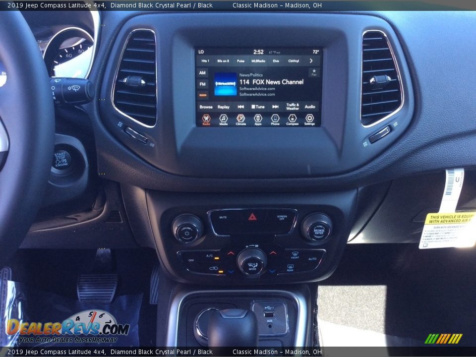 2019 Jeep Compass Latitude 4x4 Diamond Black Crystal Pearl / Black Photo #14