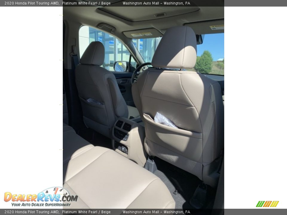 2020 Honda Pilot Touring AWD Platinum White Pearl / Beige Photo #31