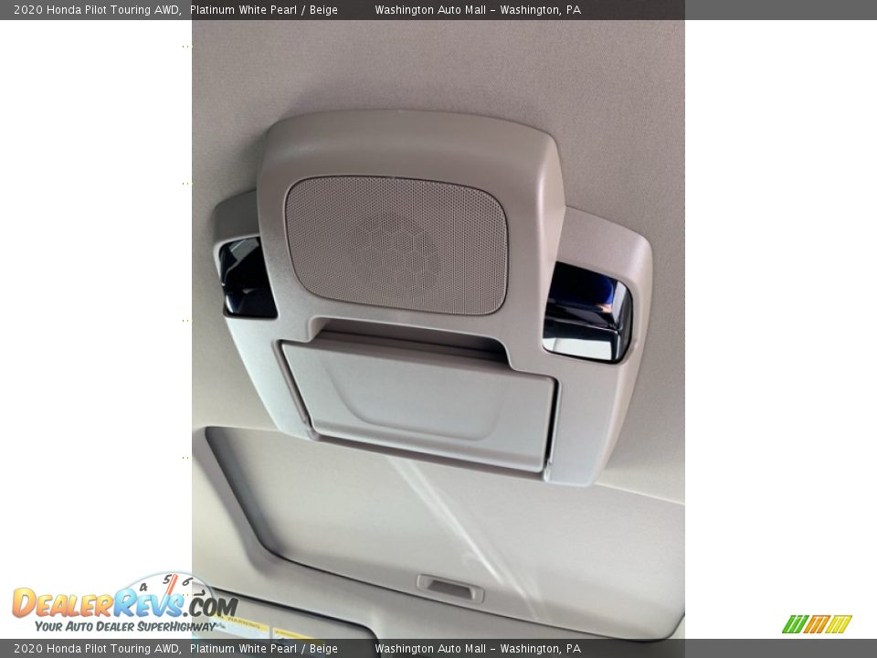 2020 Honda Pilot Touring AWD Platinum White Pearl / Beige Photo #32