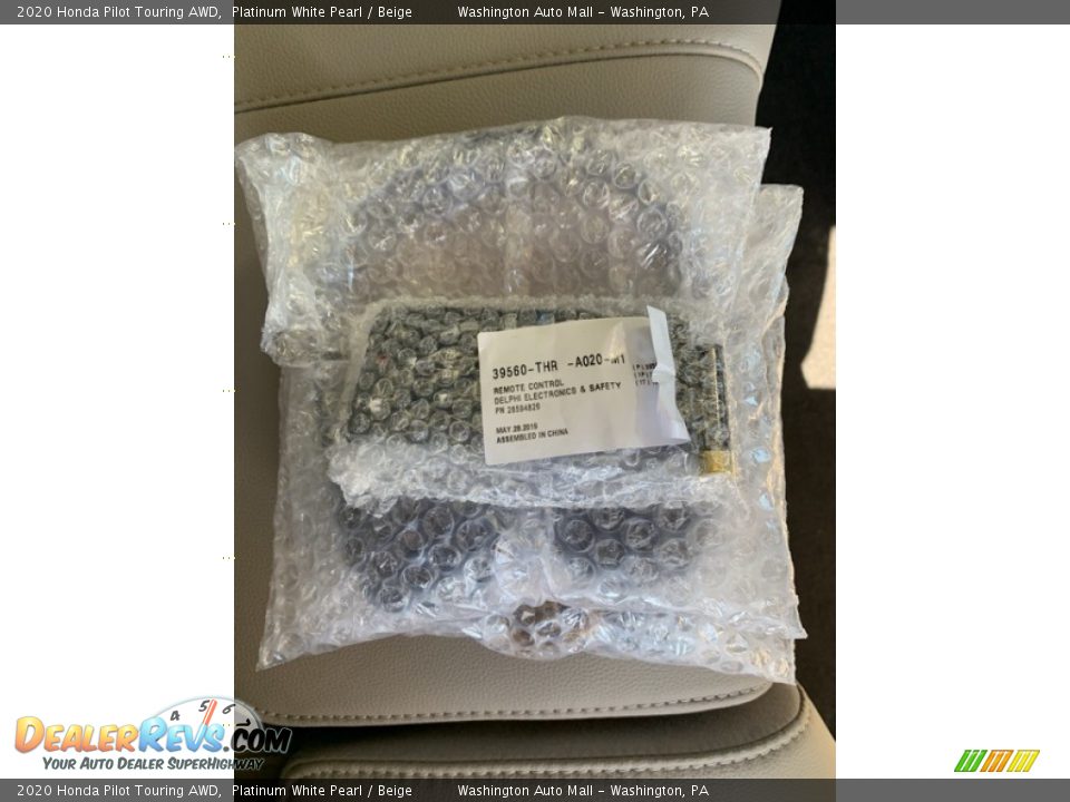 2020 Honda Pilot Touring AWD Platinum White Pearl / Beige Photo #34