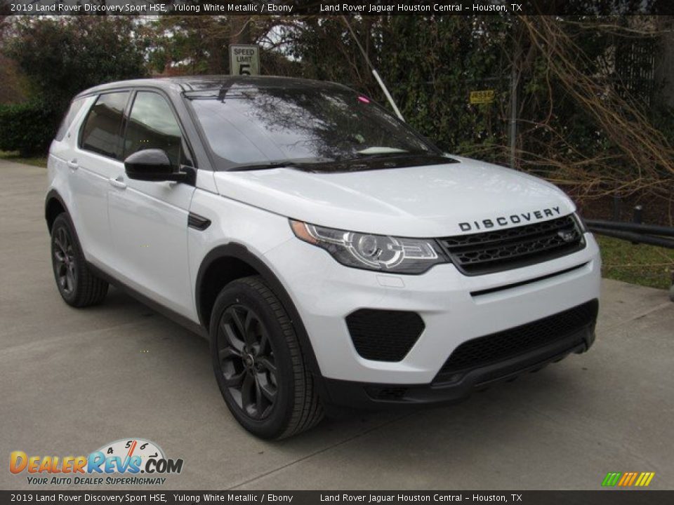 Front 3/4 View of 2019 Land Rover Discovery Sport HSE Photo #2