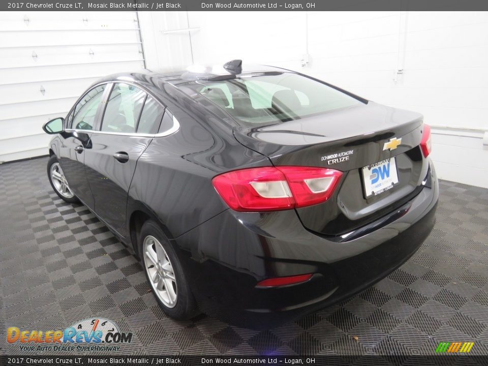 2017 Chevrolet Cruze LT Mosaic Black Metallic / Jet Black Photo #11