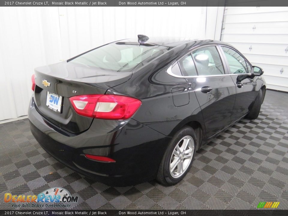 2017 Chevrolet Cruze LT Mosaic Black Metallic / Jet Black Photo #15