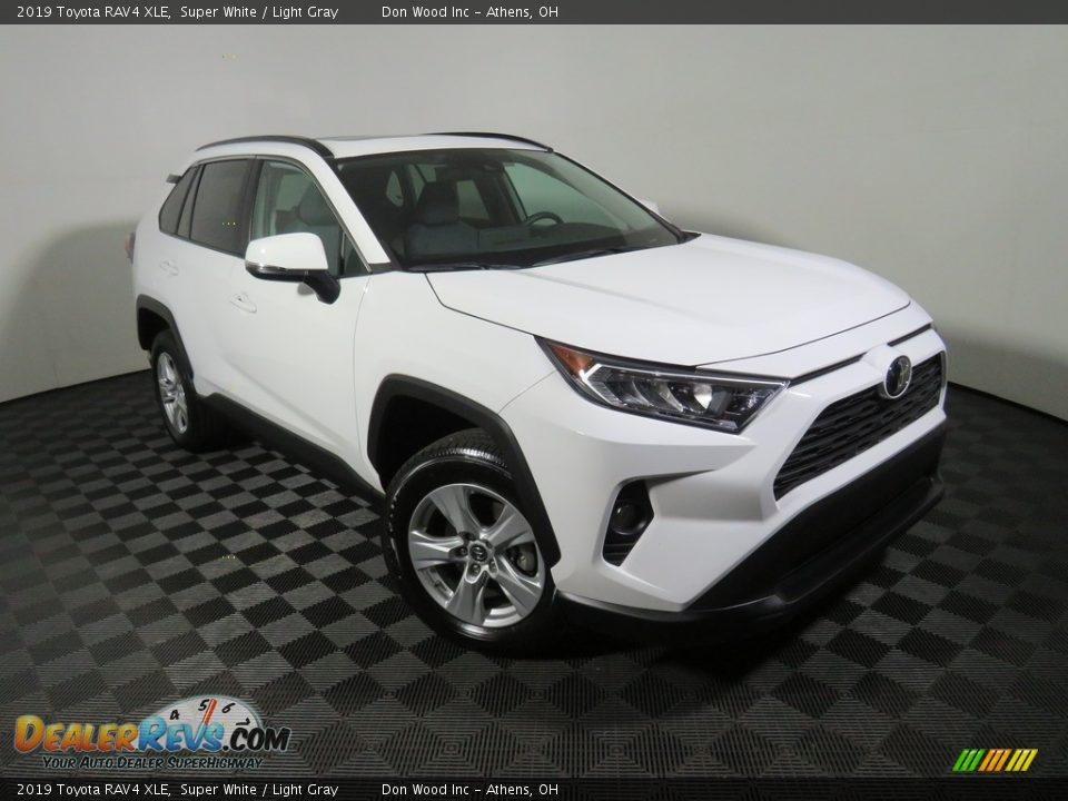 2019 Toyota RAV4 XLE Super White / Light Gray Photo #3