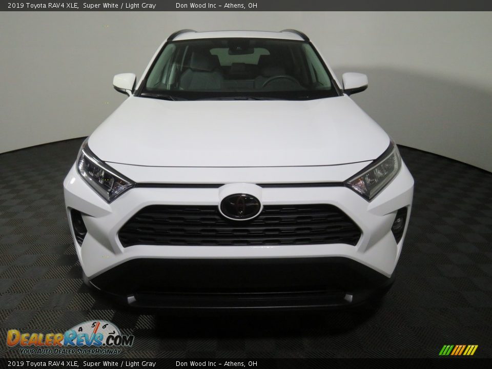 2019 Toyota RAV4 XLE Super White / Light Gray Photo #5