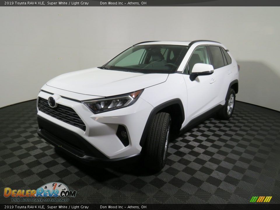 2019 Toyota RAV4 XLE Super White / Light Gray Photo #8