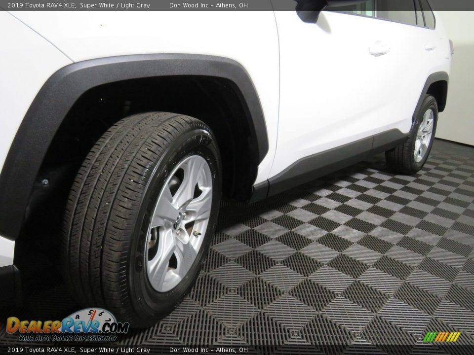 2019 Toyota RAV4 XLE Super White / Light Gray Photo #9