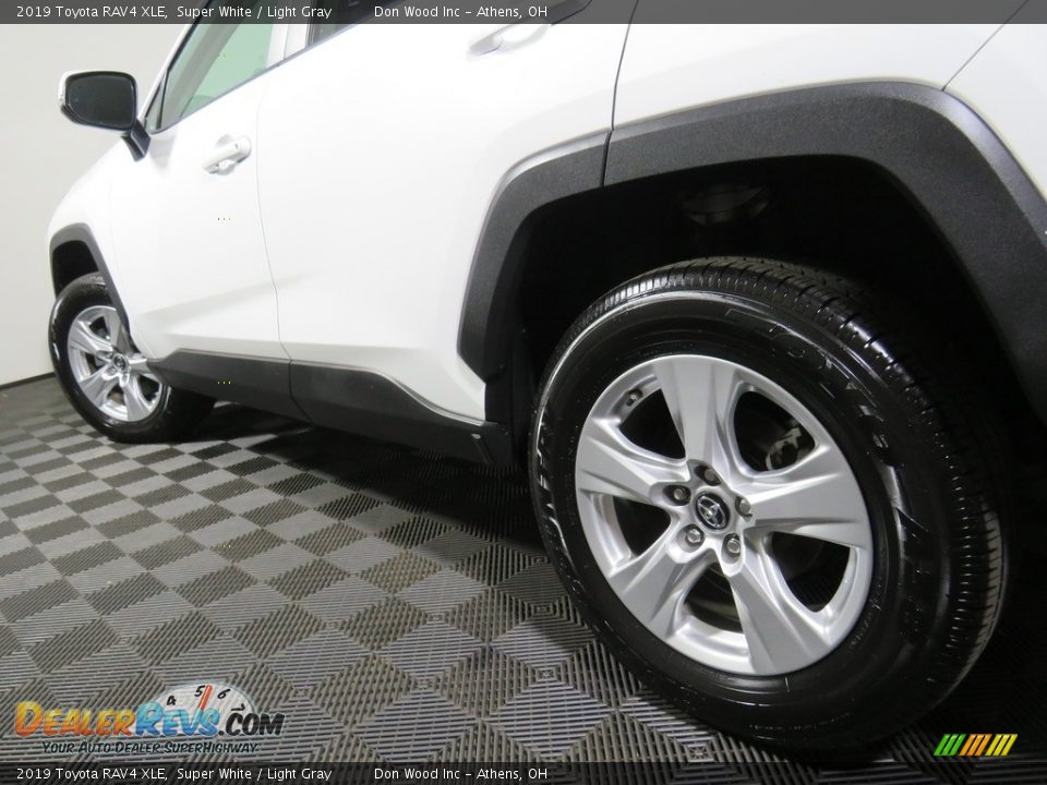 2019 Toyota RAV4 XLE Super White / Light Gray Photo #10