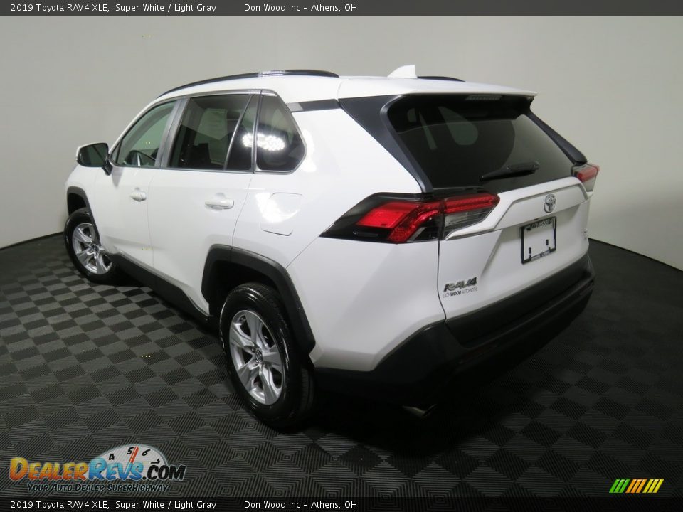 2019 Toyota RAV4 XLE Super White / Light Gray Photo #11