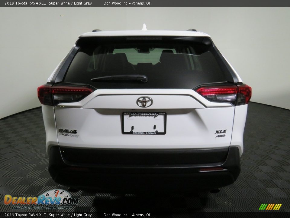 2019 Toyota RAV4 XLE Super White / Light Gray Photo #12