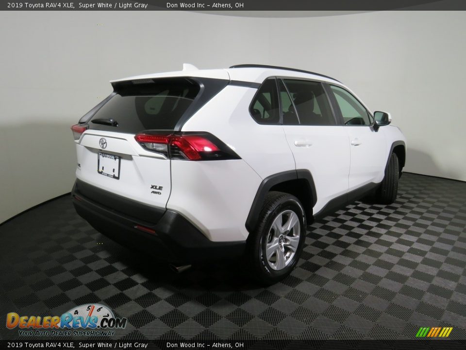 2019 Toyota RAV4 XLE Super White / Light Gray Photo #15