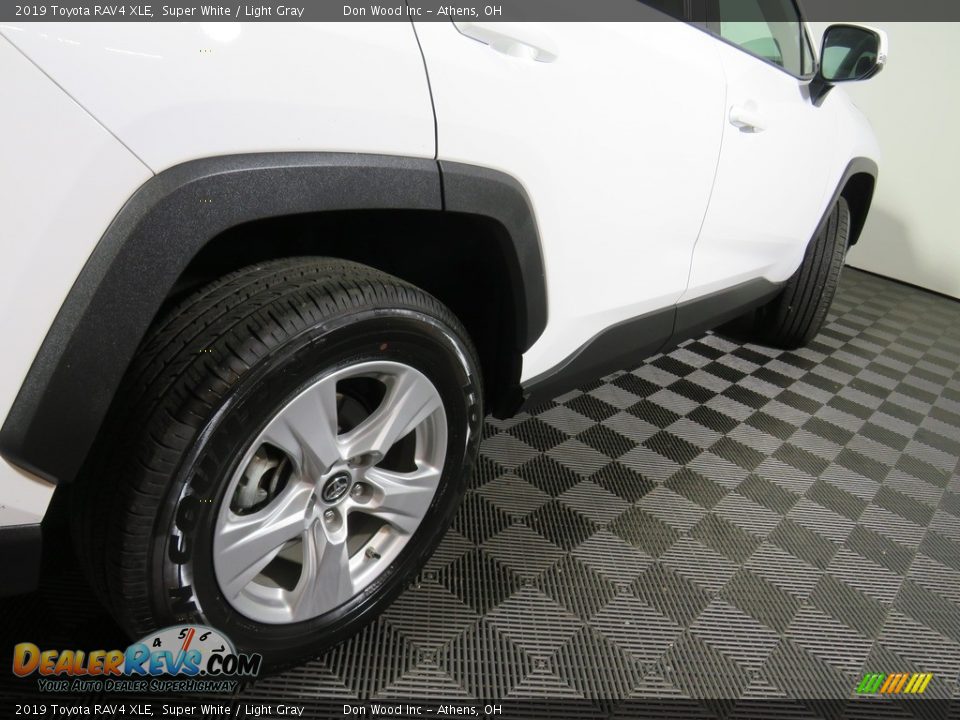 2019 Toyota RAV4 XLE Super White / Light Gray Photo #16