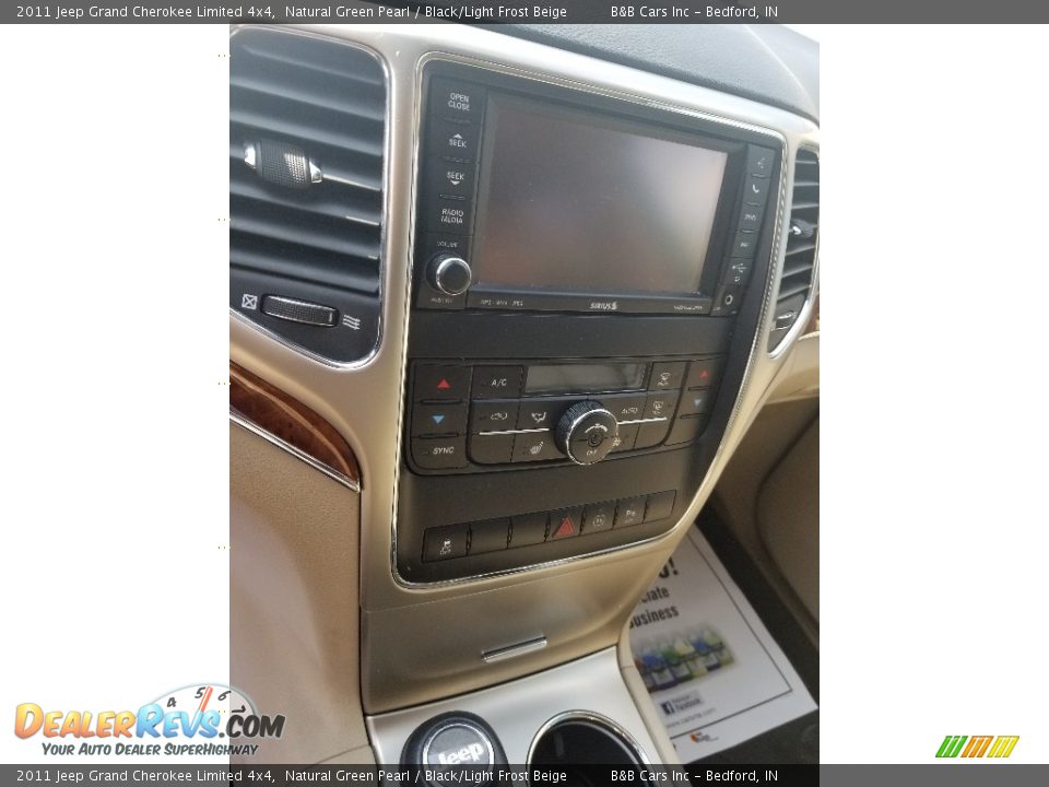 2011 Jeep Grand Cherokee Limited 4x4 Natural Green Pearl / Black/Light Frost Beige Photo #19