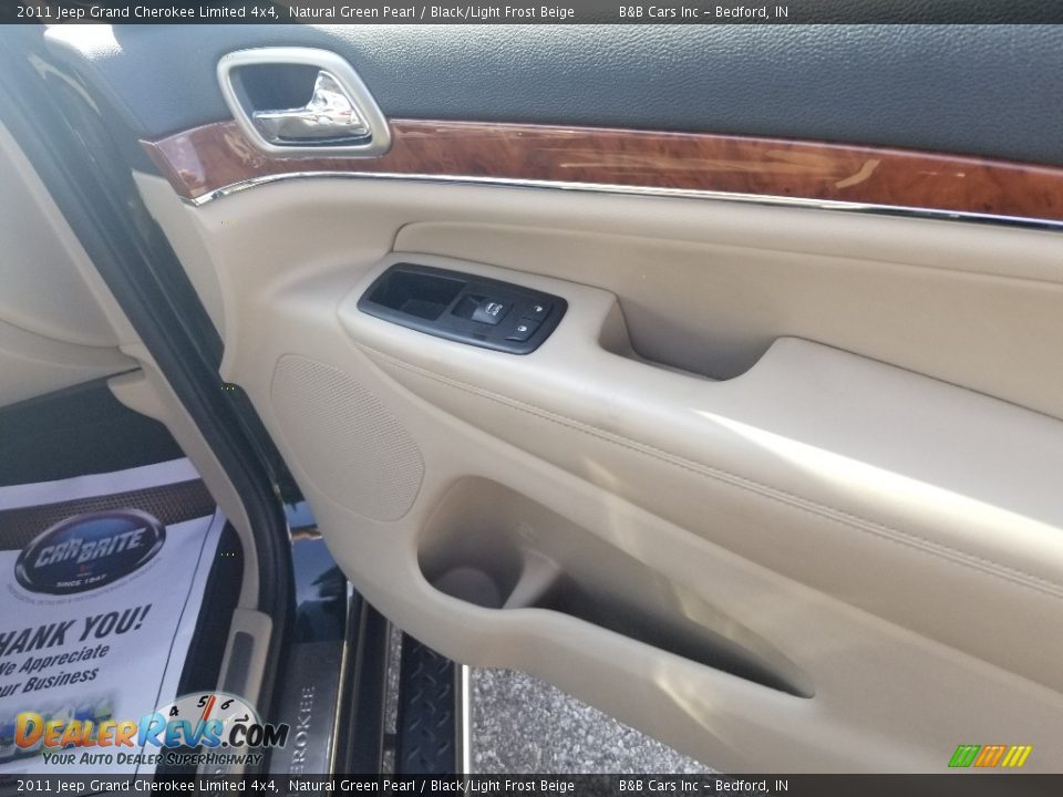2011 Jeep Grand Cherokee Limited 4x4 Natural Green Pearl / Black/Light Frost Beige Photo #27