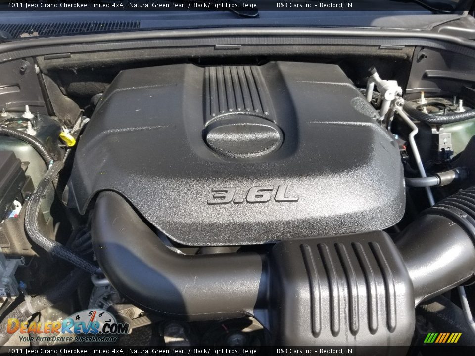 2011 Jeep Grand Cherokee Limited 4x4 Natural Green Pearl / Black/Light Frost Beige Photo #28