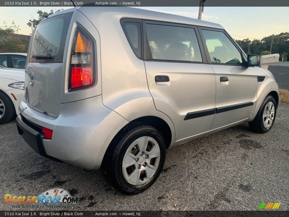 2010 Kia Soul 1.6 Bright Silver / Black Cloth Photo #3