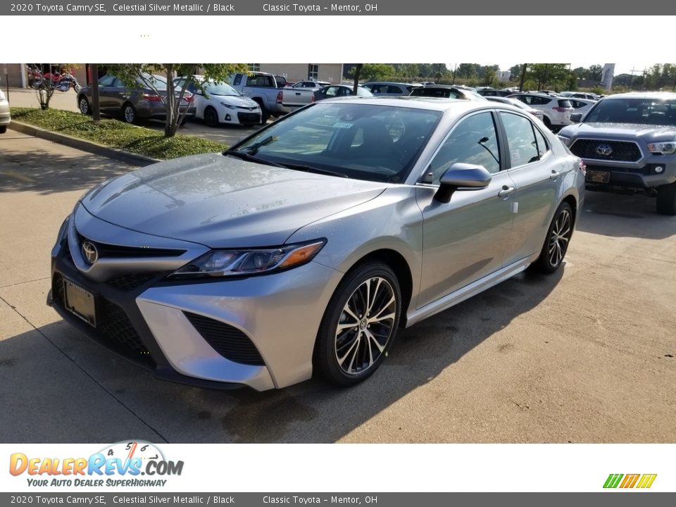 Front 3/4 View of 2020 Toyota Camry SE Photo #1
