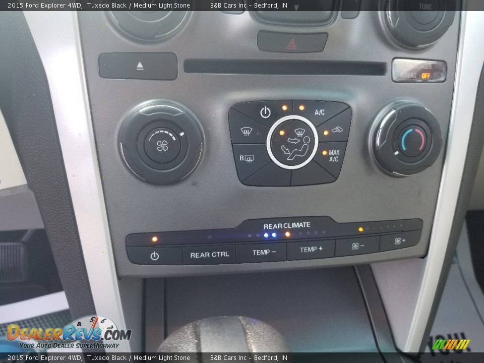 2015 Ford Explorer 4WD Tuxedo Black / Medium Light Stone Photo #18