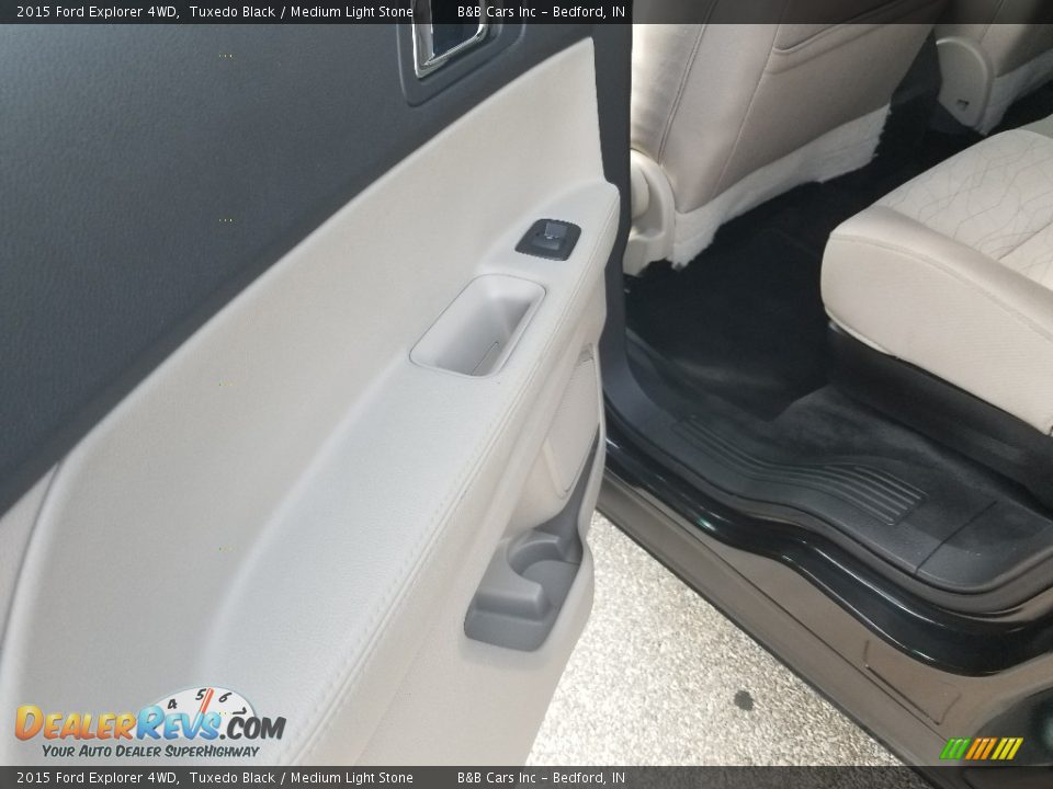 2015 Ford Explorer 4WD Tuxedo Black / Medium Light Stone Photo #21