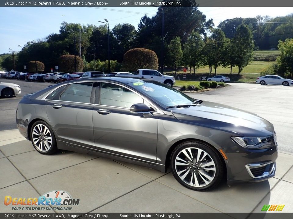 Front 3/4 View of 2019 Lincoln MKZ Reserve II AWD Photo #7