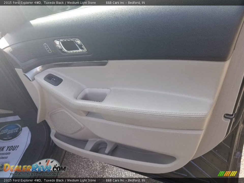 2015 Ford Explorer 4WD Tuxedo Black / Medium Light Stone Photo #26