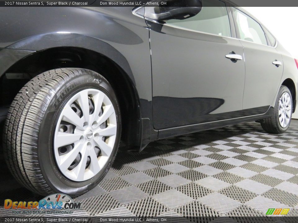 2017 Nissan Sentra S Super Black / Charcoal Photo #8
