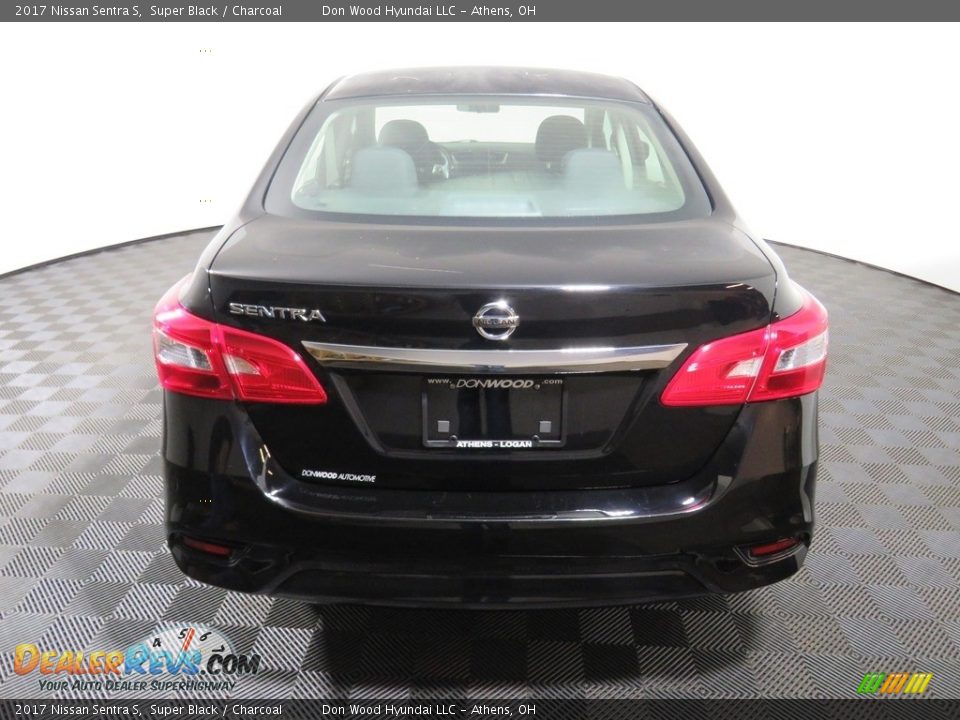 2017 Nissan Sentra S Super Black / Charcoal Photo #11