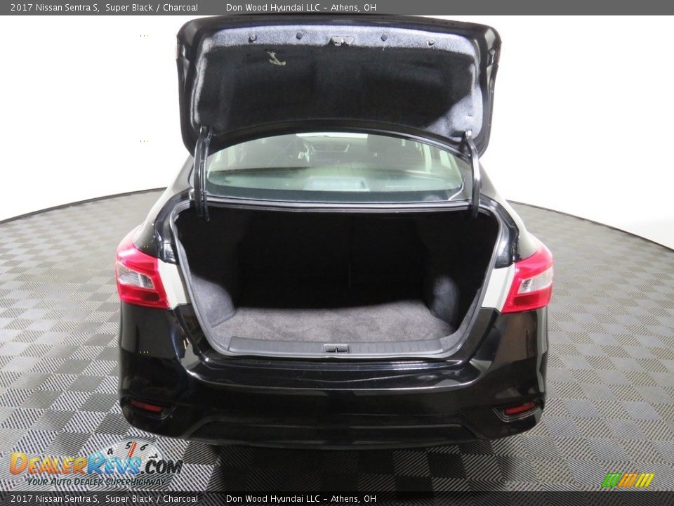 2017 Nissan Sentra S Super Black / Charcoal Photo #12