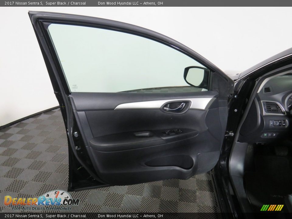 2017 Nissan Sentra S Super Black / Charcoal Photo #15