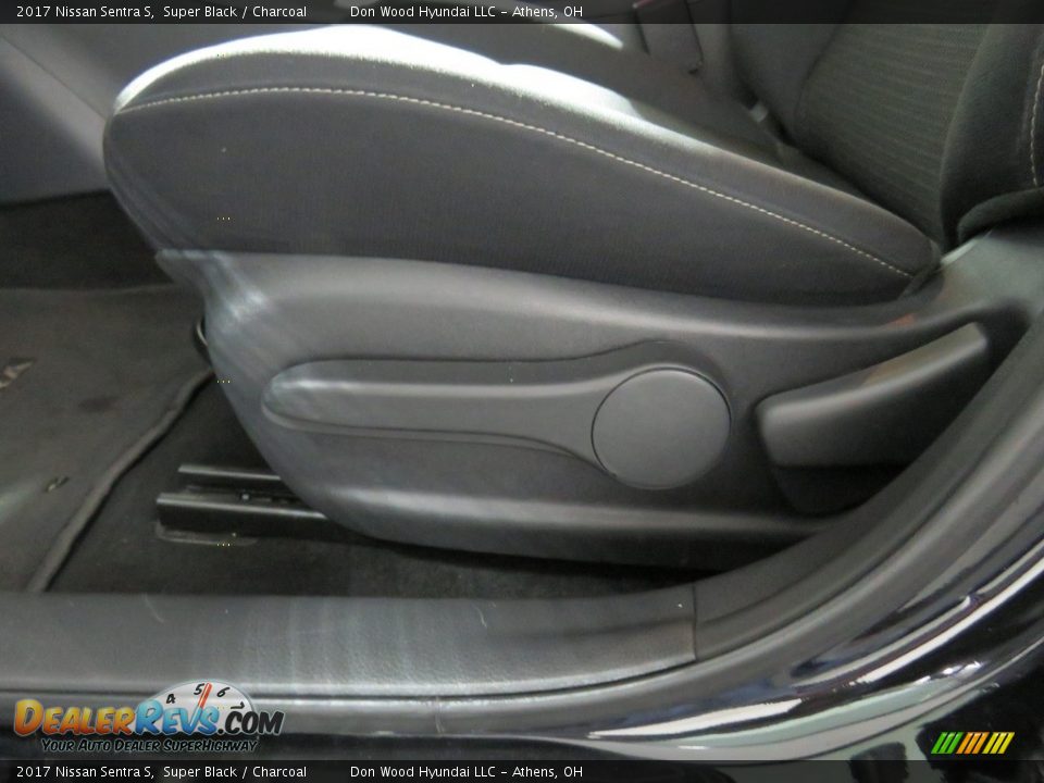 2017 Nissan Sentra S Super Black / Charcoal Photo #16