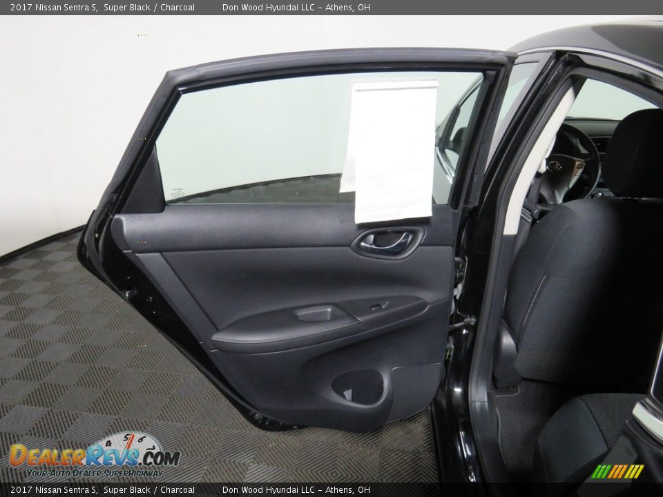 2017 Nissan Sentra S Super Black / Charcoal Photo #19