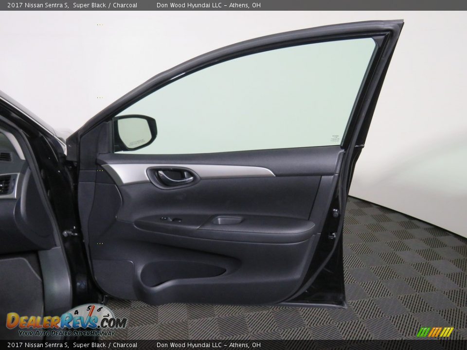 2017 Nissan Sentra S Super Black / Charcoal Photo #23