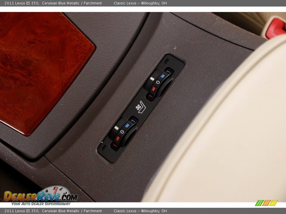 Controls of 2011 Lexus ES 350 Photo #12