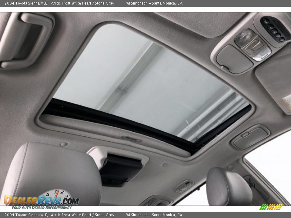 2004 Toyota Sienna XLE Arctic Frost White Pearl / Stone Gray Photo #28